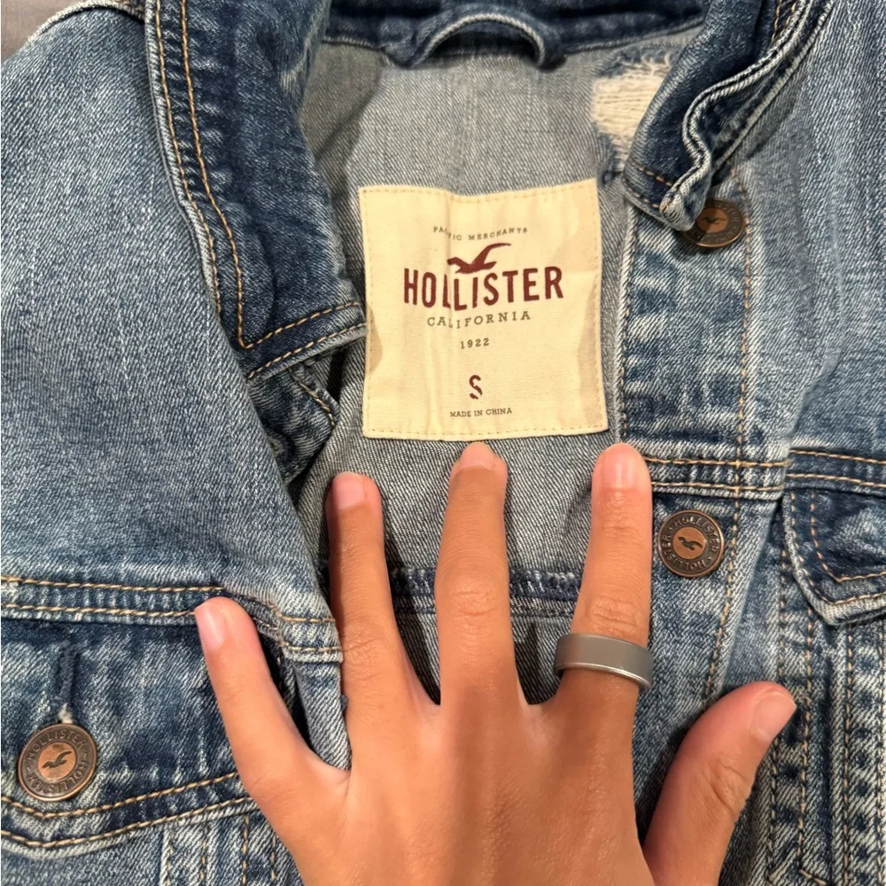 Hollister Distressed Denim jacket - Picture 2 of 4